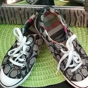 Casual sneakers